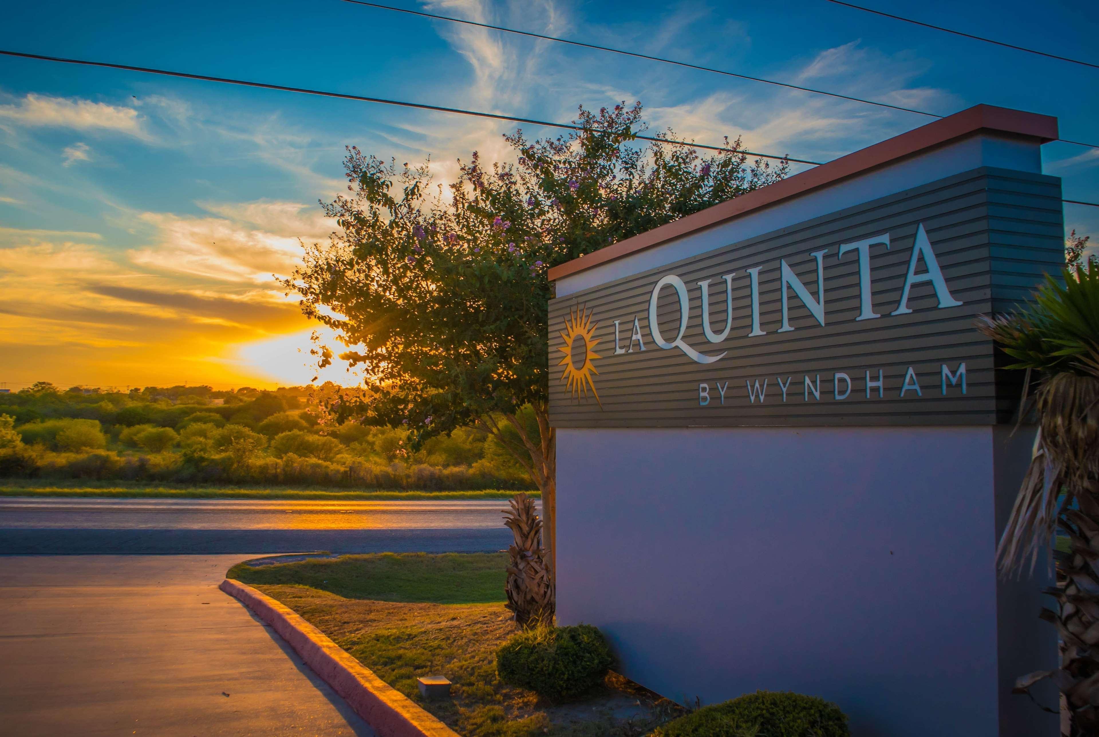La Quinta By Wyndham Karnes City - Kenedy Exterior photo