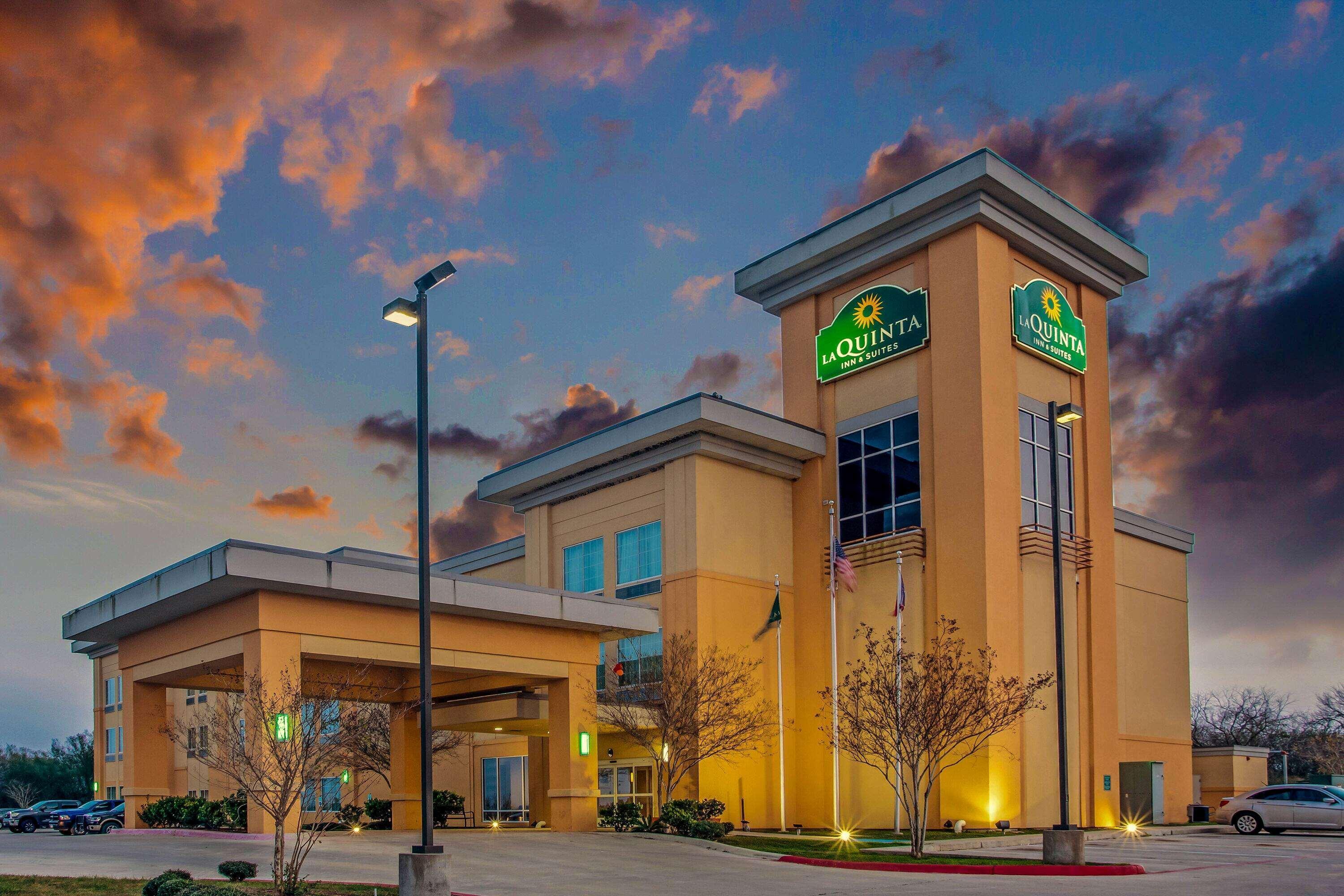 La Quinta By Wyndham Karnes City - Kenedy Exterior photo